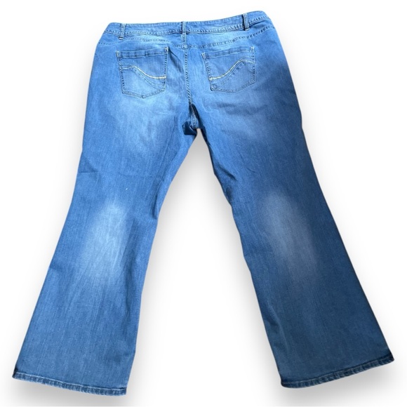 Lane Bryant Distressed Jeans Light Wash Size 24 Average Length - Picture 2 of 9